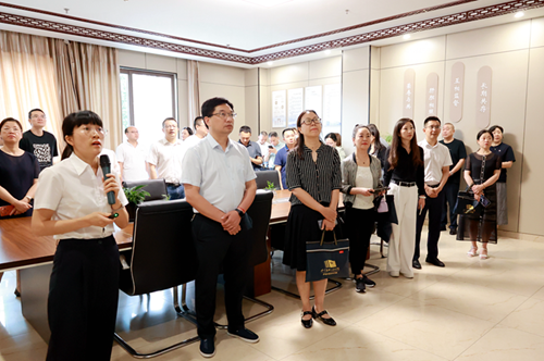 农工党省委会组织处处长金卫红带队参观农工党太阳gg平台在线支部党员之家