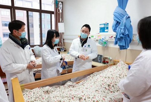 西南医科大学附属医院呼吸与危重症医学科教授李多到我院指导交流